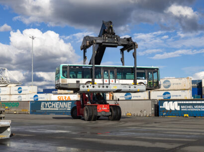 Forwardis delivers 30 buses from France to Kyiv in 3 weeks